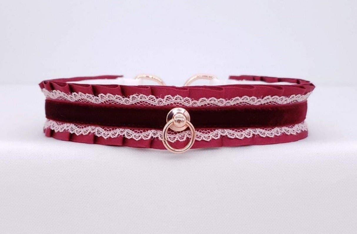 Play in Velvet: tre collari bondage, tre atmosfere