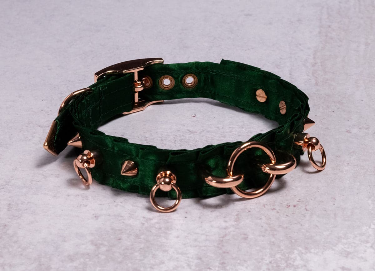 Play in Velvet Hunter Green: tiefgrüne und goldrosa Spitzen