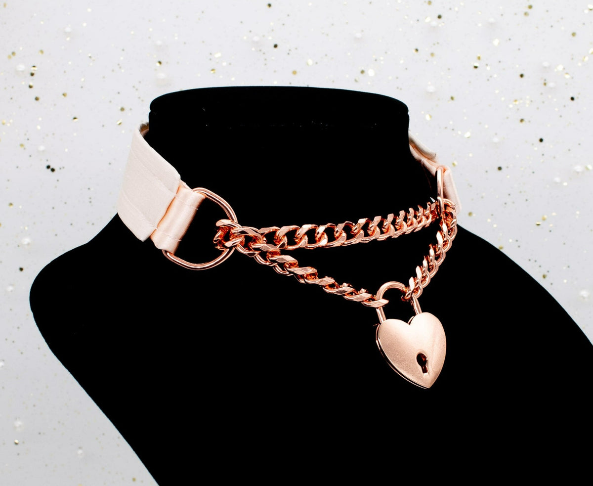 Offizielles Bild: French Silk Front-Locking Martingale BDSM Collar