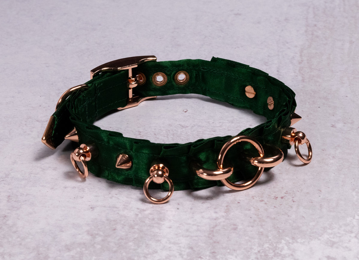 Visual oficial: Hunter Green Rose Gold Spiked Hardware BDSM Collar