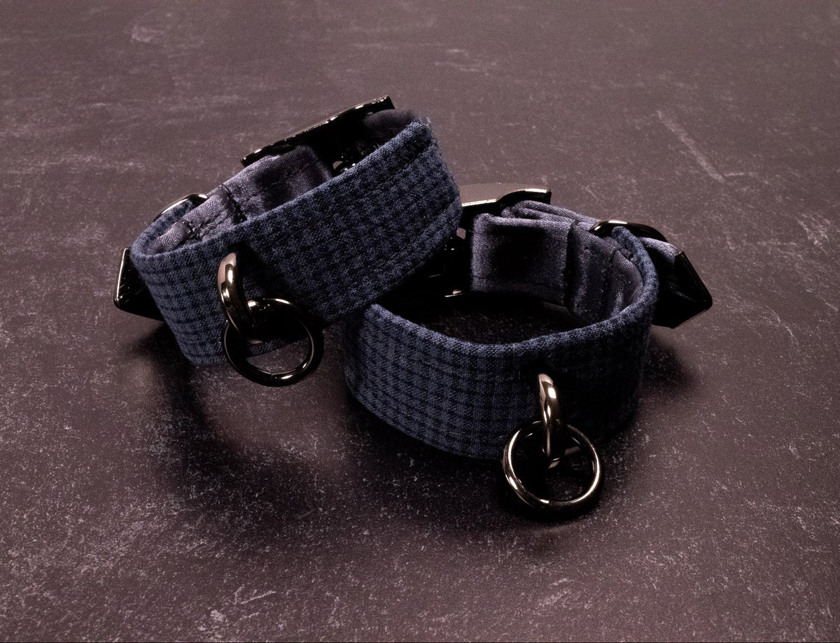 Immagine ufficiale: Punk Academia - 6" - 8" Navy Plaid Cuffs _ LIMITED _